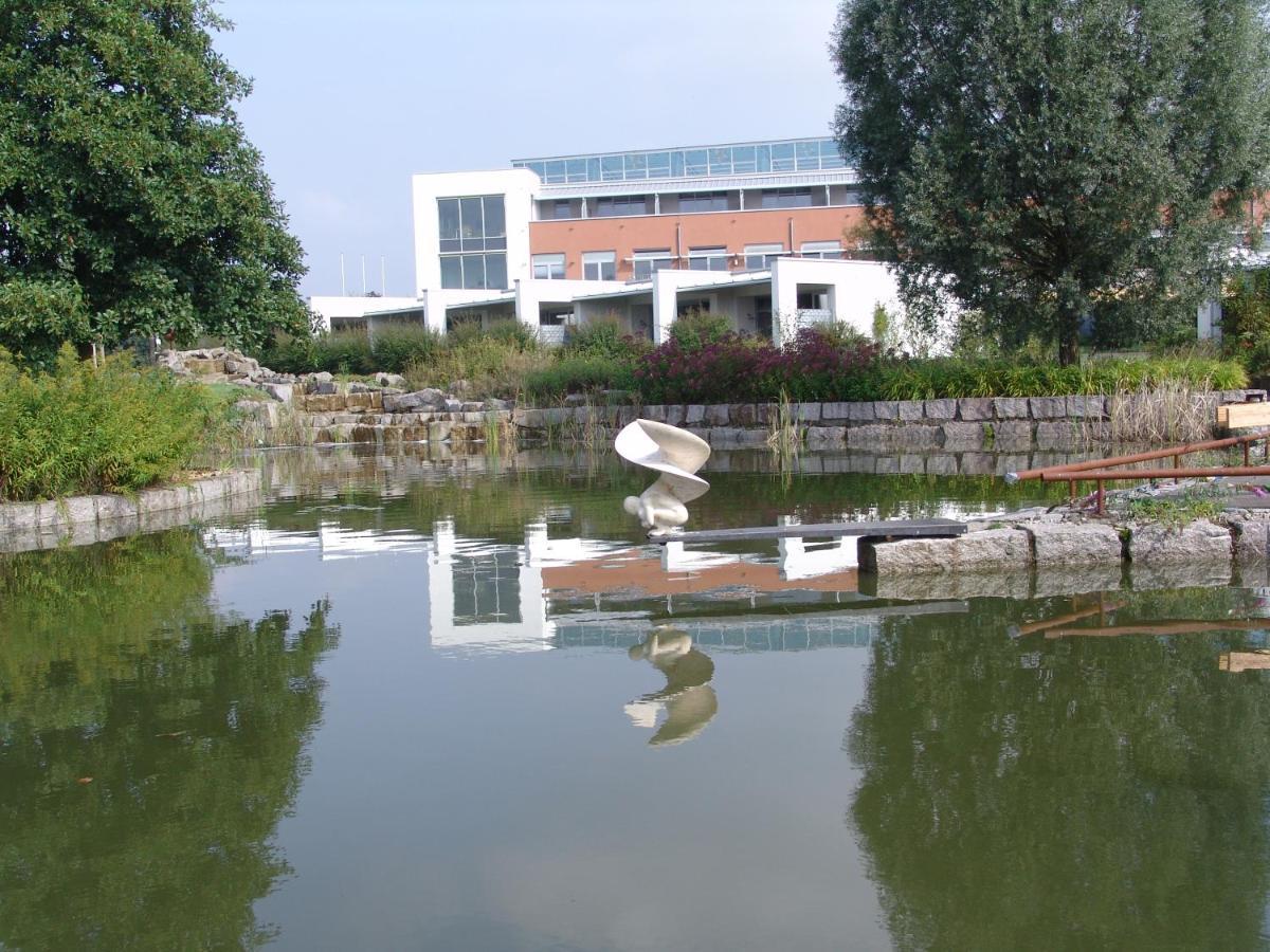 Seminarhotel In Der Manfred-Sauer-Stiftung Lobbach Exterior foto