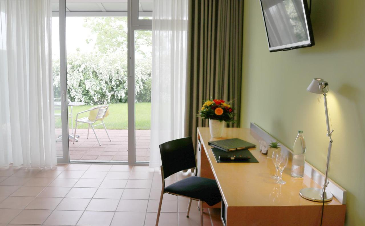 Seminarhotel In Der Manfred-Sauer-Stiftung Lobbach Exterior foto