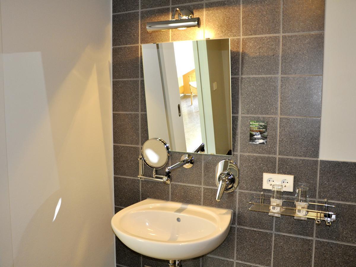 Seminarhotel In Der Manfred-Sauer-Stiftung Lobbach Quarto foto