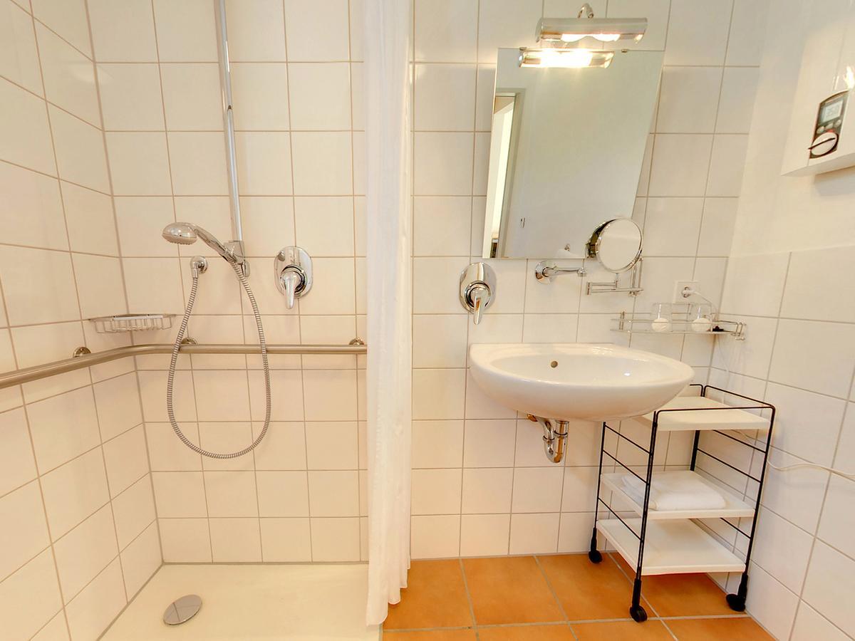 Seminarhotel In Der Manfred-Sauer-Stiftung Lobbach Quarto foto
