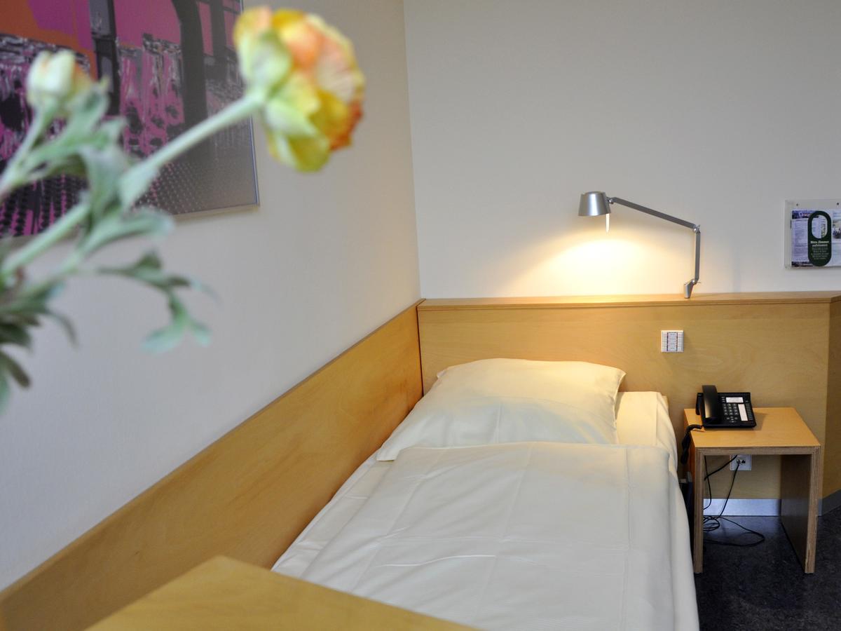 Seminarhotel In Der Manfred-Sauer-Stiftung Lobbach Quarto foto